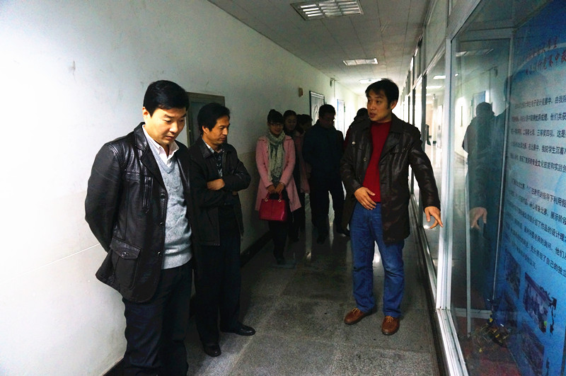 何卫军副书记参观山西农大百家乐规则详解
学生科研竞赛成果展