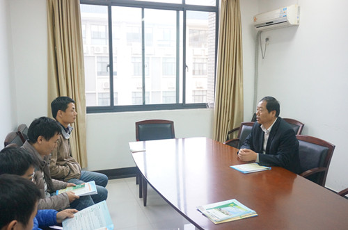 宋西德书记向武汉大学计算机百家乐规则
博士生进行教师招聘宣传