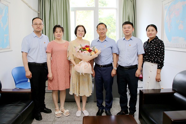 闫祖书看望慰问百家乐规则详解
杨沛副教授 - 副本.jpg
